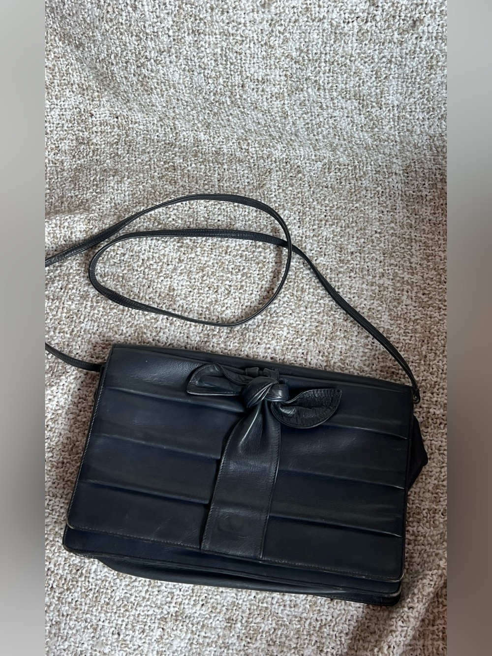 1980s Valentino Garavani Les Sacs Pleated Bow Leather Clutch Crossbody bag
